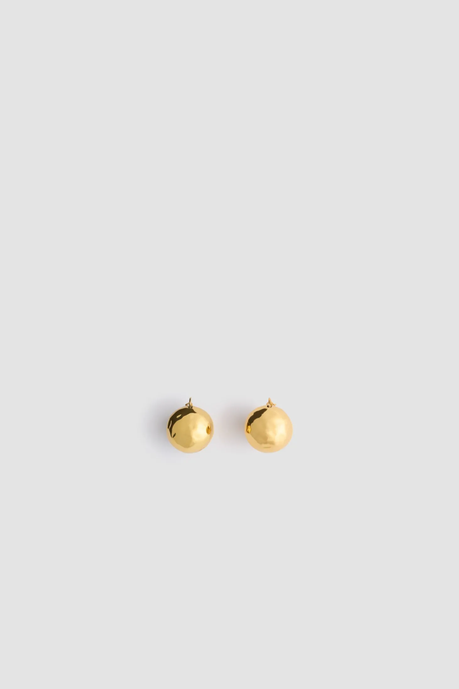 Boucles d'oreilles boules martelées en laiton doré