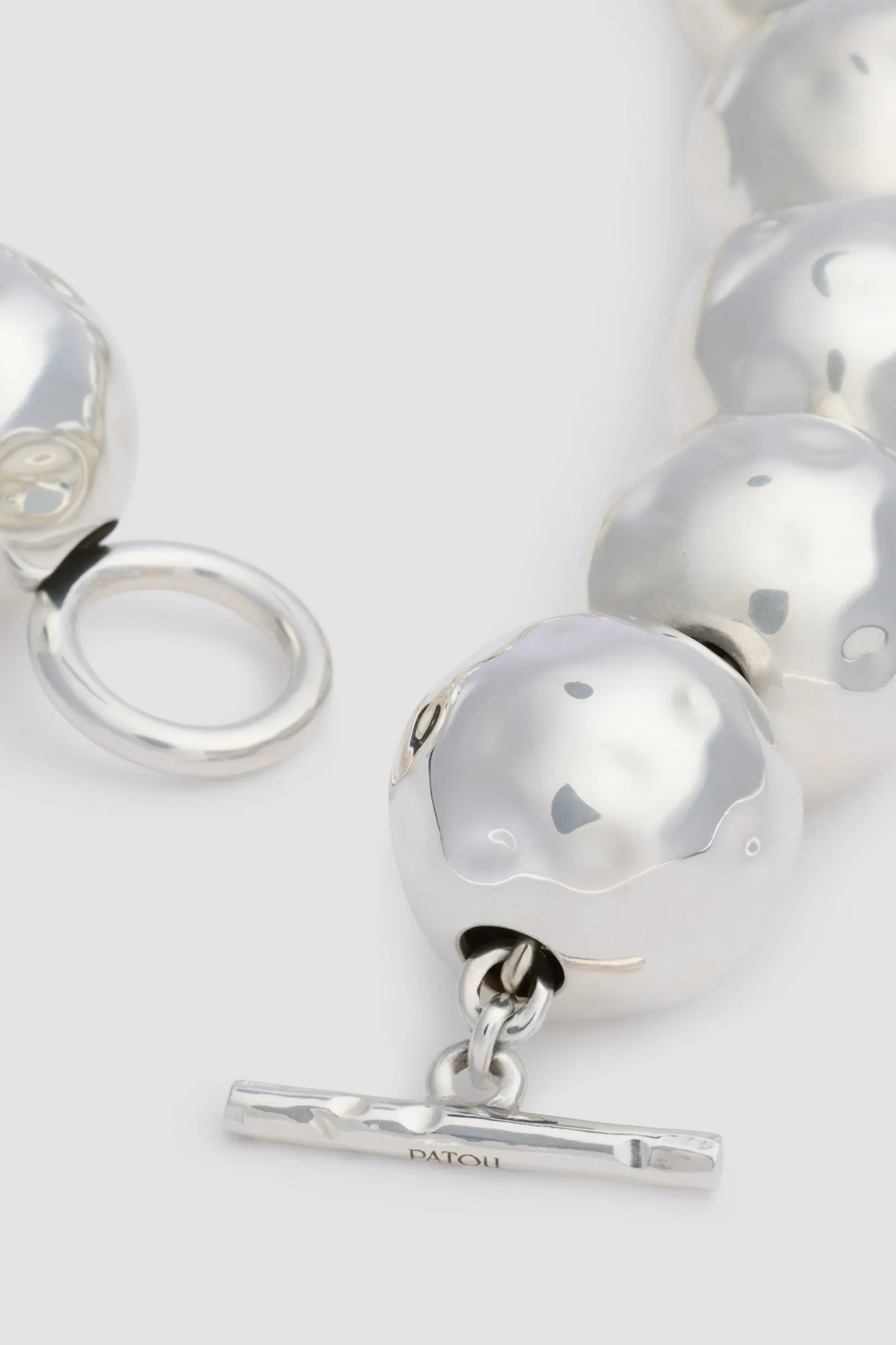 Collier à boules martelées en laiton argenté