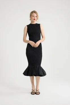 Robe midi smockée à ourlet volanté en faille recyclé