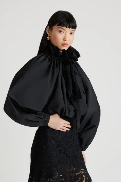 Top en faille à manches bouffantes